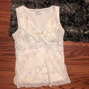 Cute Top from B. Moss, embroidered flowers in blue and brown